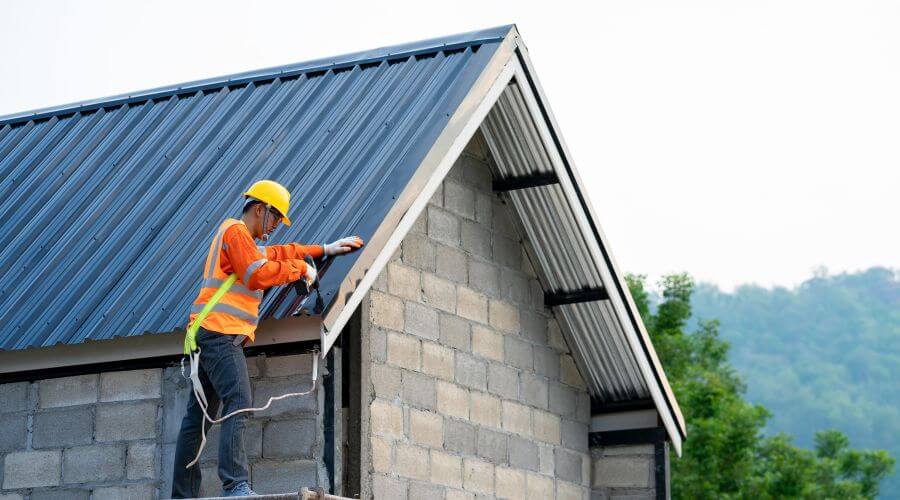 Expert Emergency Roof Repairs services in Pulaski, IA